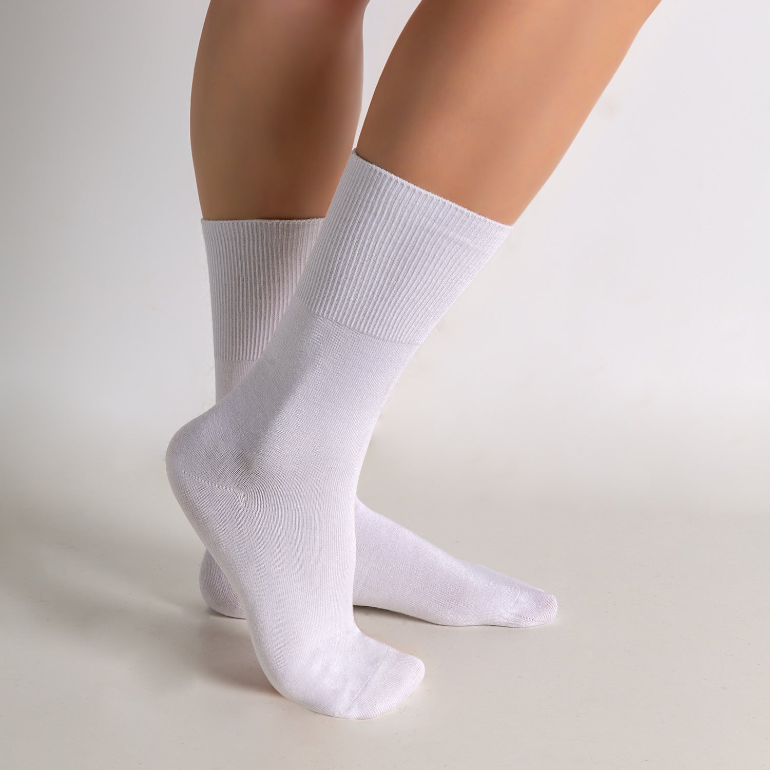 Extra Wide Diabetic Socks - Comfort for Swollen Feet